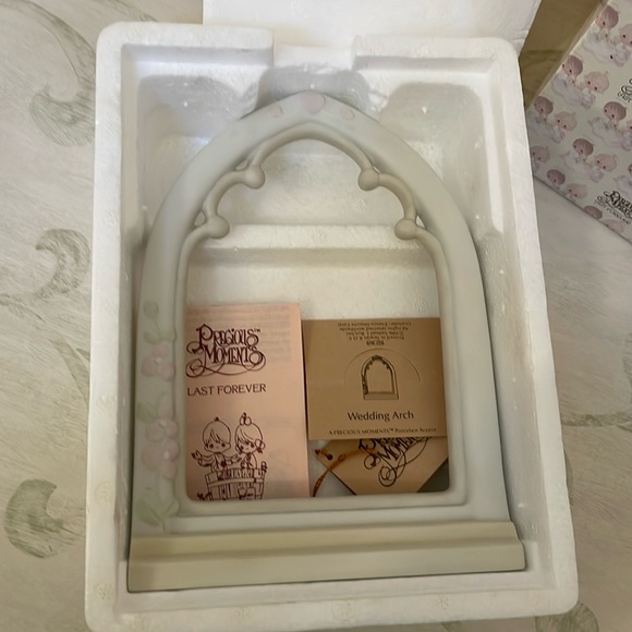 2/$15 PRECIOUS MOMENTS ARCH - Picture 3 of 12